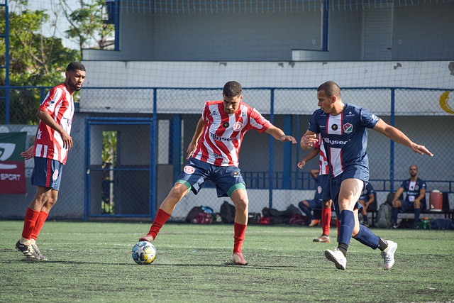 英超-森林VS曼联：森林时隔44年重返欧冠在望，曼联欧联杯争冠.